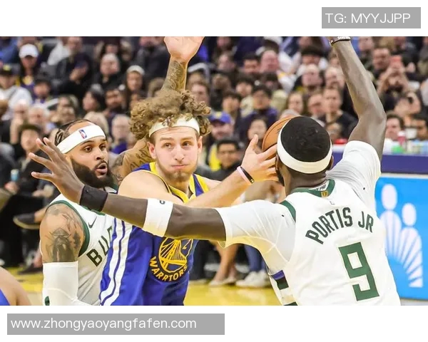 2020年NBA常规赛雄鹿队客场挑战勇士队的精彩对决回顾